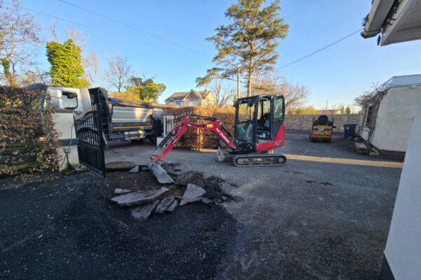 Tar and Chip Driveway with Paved Border and Apron in Johnstown Co. Kildare 1.jpeg