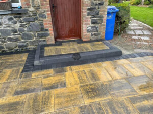 Barleystone Paved Patio with Charcoal Damson Border in Edenderry, Co. Offaly