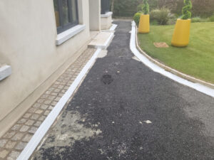 Tar and Chip Driveway with Golden Granite Setts in Monasterevin, Co. Kildare