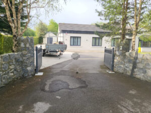 Tar and Chip Driveway with Golden Granite Setts in Monasterevin, Co. Kildare