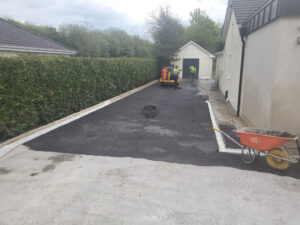 Tar and Chip Driveway with Golden Granite Setts in Monasterevin, Co. Kildare
